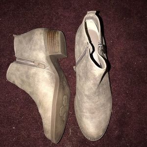 CARLOS SANTANA GRAYISH BOOTIES